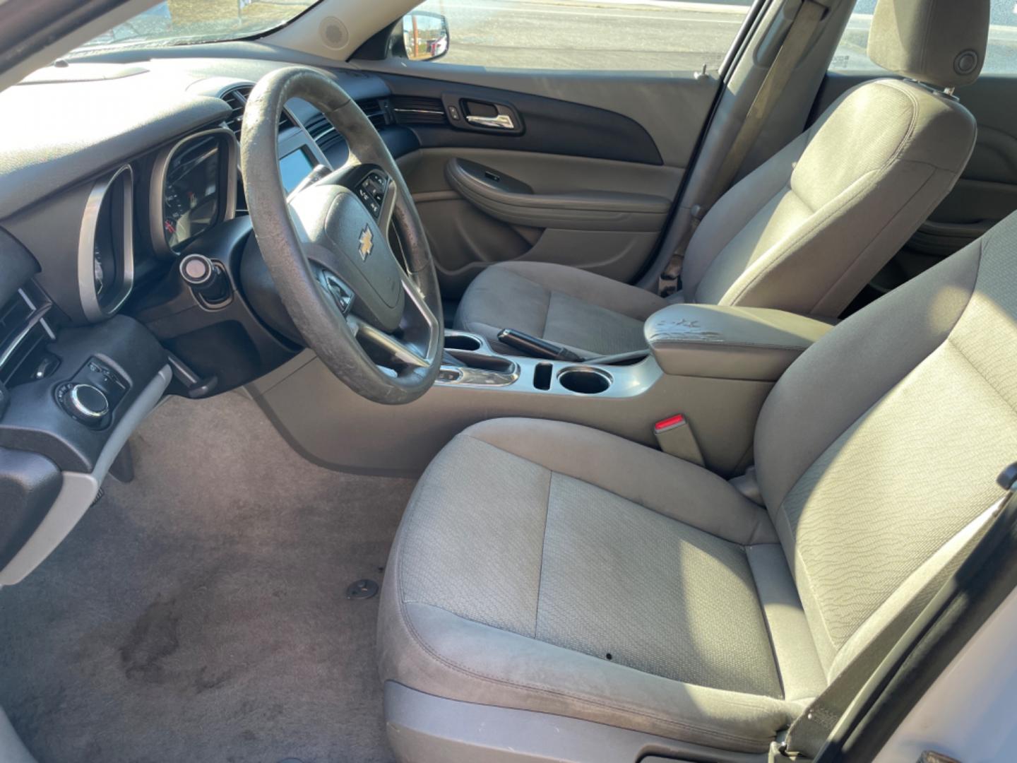 2016 White Chevrolet Malibu Limited (1G11B5SA1GF) with an 4-Cyl, 2.5 Liter engine, Auto, 6-Spd w/OD and Man Md transmission, located at 8008 Warden Rd, Sherwood, AR, 72120, (501) 801-6100, 34.830078, -92.186684 - Photo#12